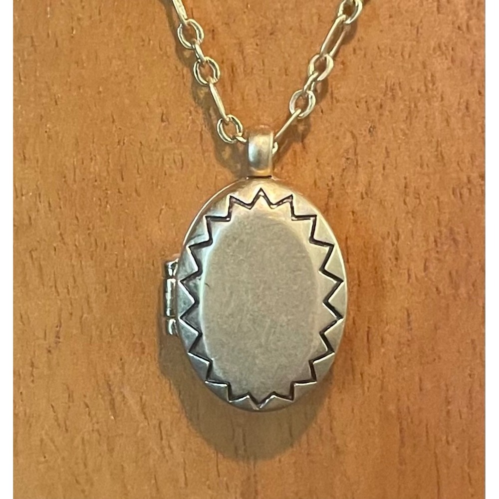 Madewell Chain Necklace with Oval Locket Rare zig zag Gold tone Dark Academia